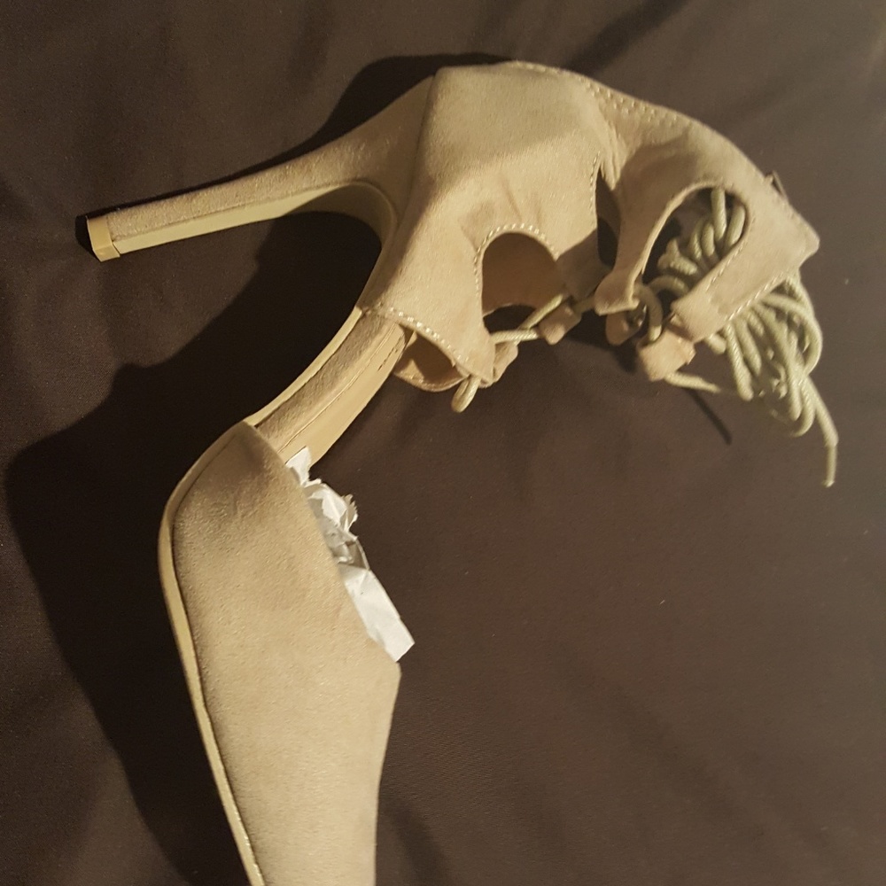 Pumps - Picture 2 of 4